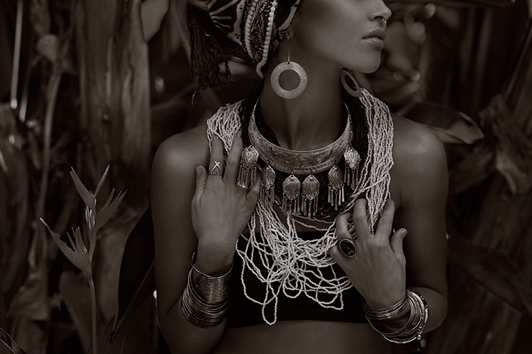 Behang - Fotobehang Vrouw sieraden | Stijlvol